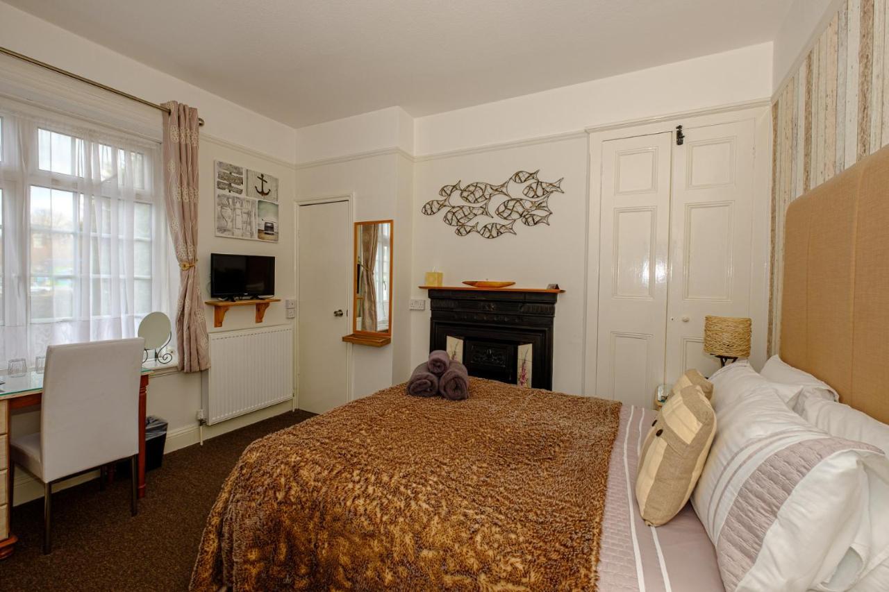 Robertsbrook Guest House Суонидж Экстерьер фото