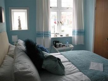 Robertsbrook Guest House Суонидж Экстерьер фото